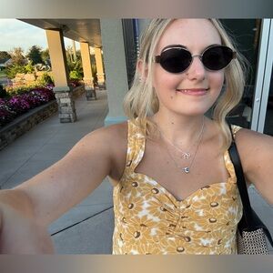 Meet your Posher, Julia